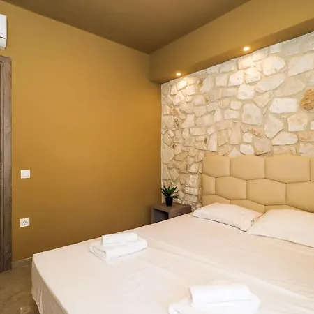 Pinelopi Deluxe Apartments,