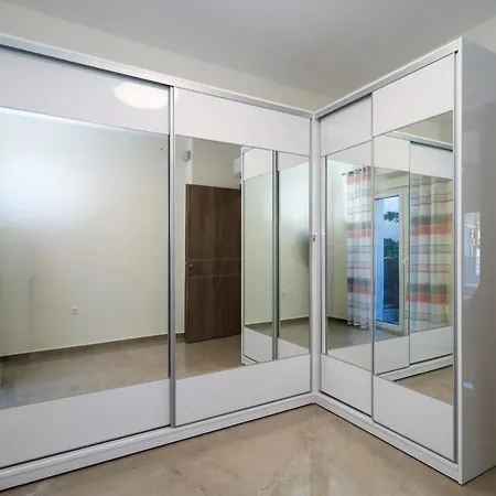 Pinelopi Deluxe Apartments, *